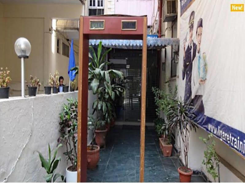 Oyo Flagship F Five Hotel New Delhi