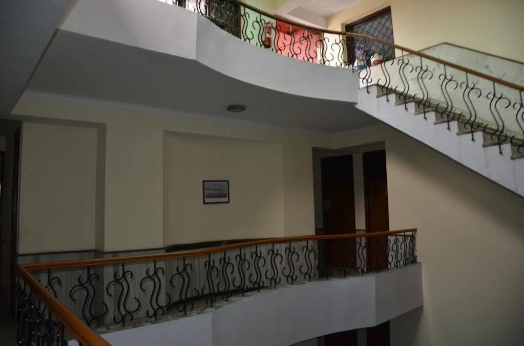 Oyo Silver Shine Near Gurudwara Shri Bangla Sahib Hotel Nova Deli