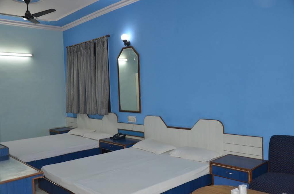 Hotel Oyo Silver Shine Near Gurudwara Shri Bangla Sahib