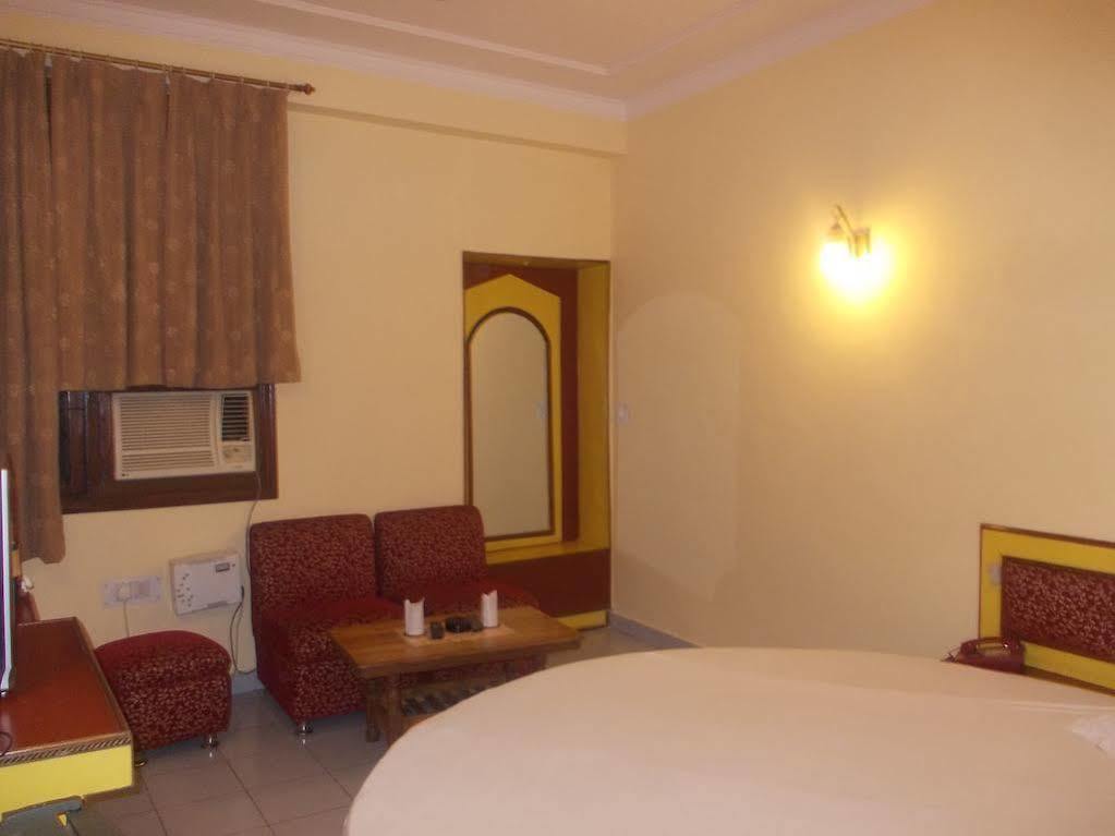 Oyo Silver Shine Near Gurudwara Shri Bangla Sahib Hotel Nova Deli