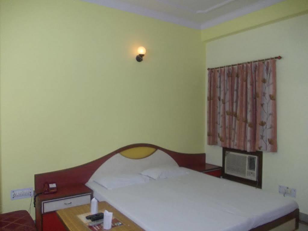 Oyo Silver Shine Near Gurudwara Shri Bangla Sahib Hotel 3*
