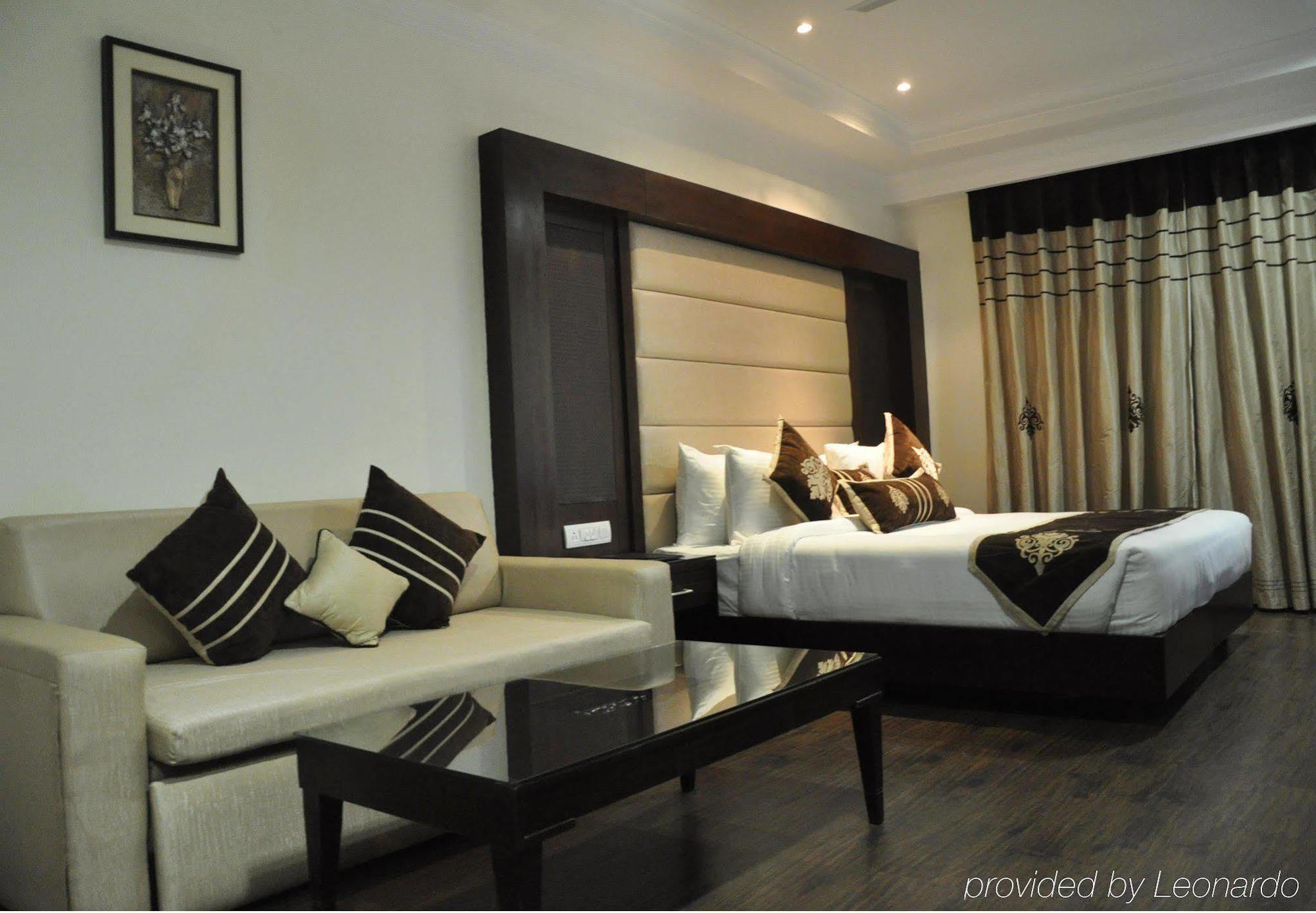 Pitrashish Pride Igi Intl Airport 4*