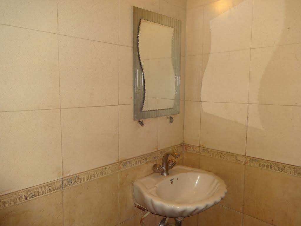Crown Plaza Hotel 2*