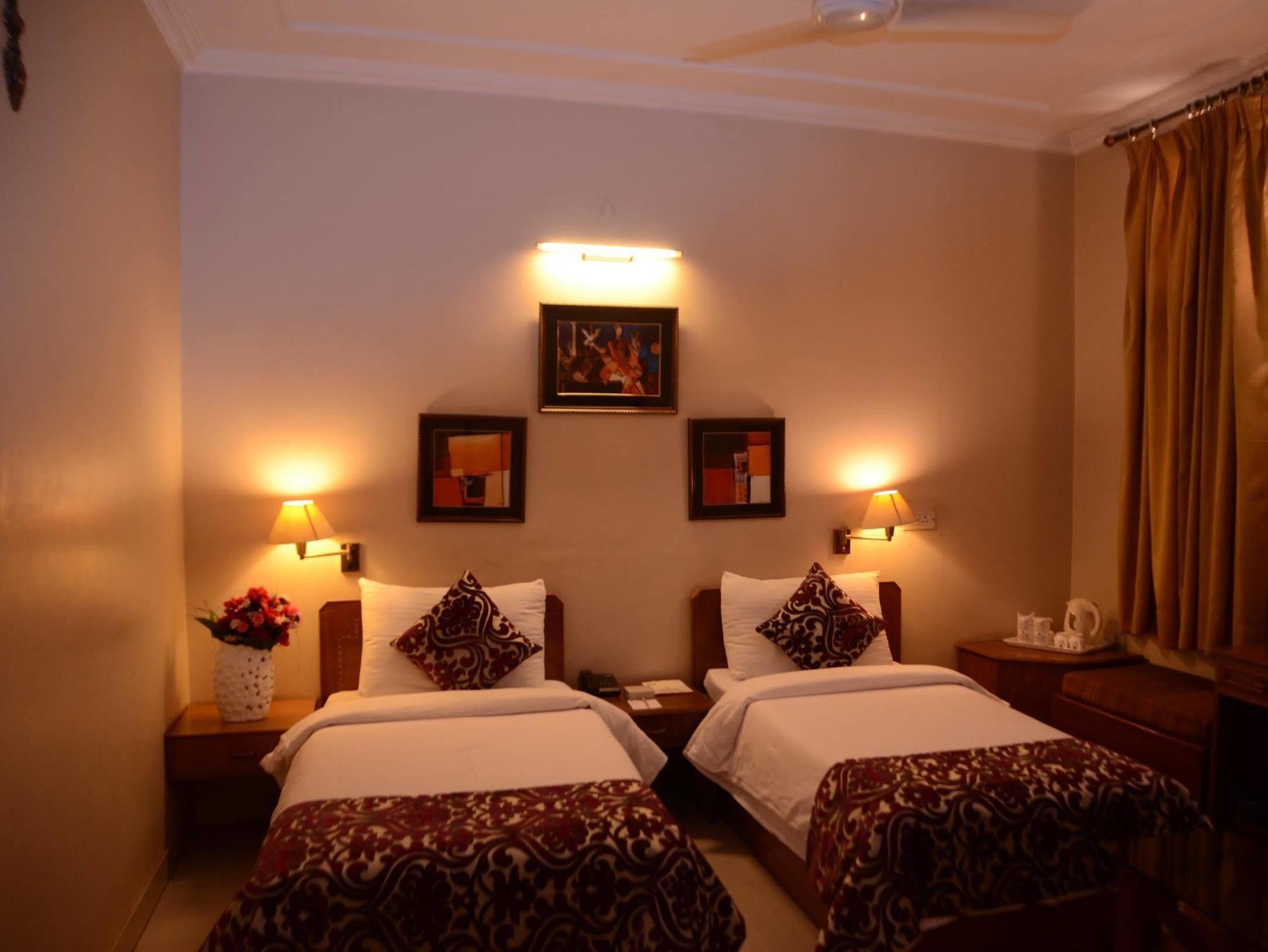 Pals New Delhi