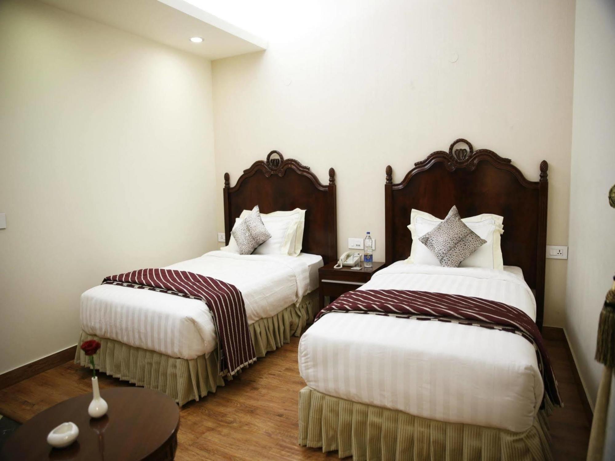 Hotel A & M Ressidency