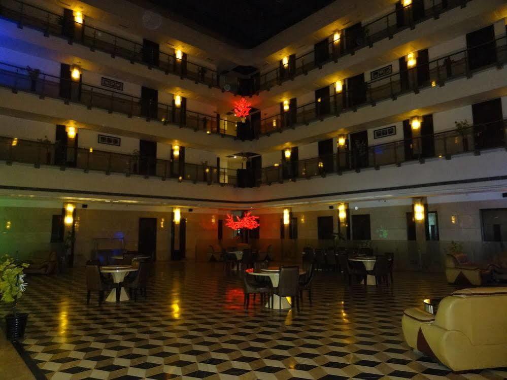 Hotel Venizia Sarovar Portico