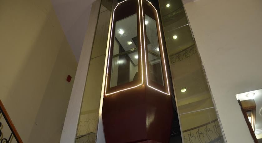 Oyo Silver Shine Near Gurudwara Shri Bangla Sahib Hotel 3*