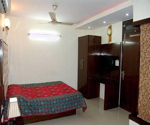 Hotel Milan Deluxe New Delhi