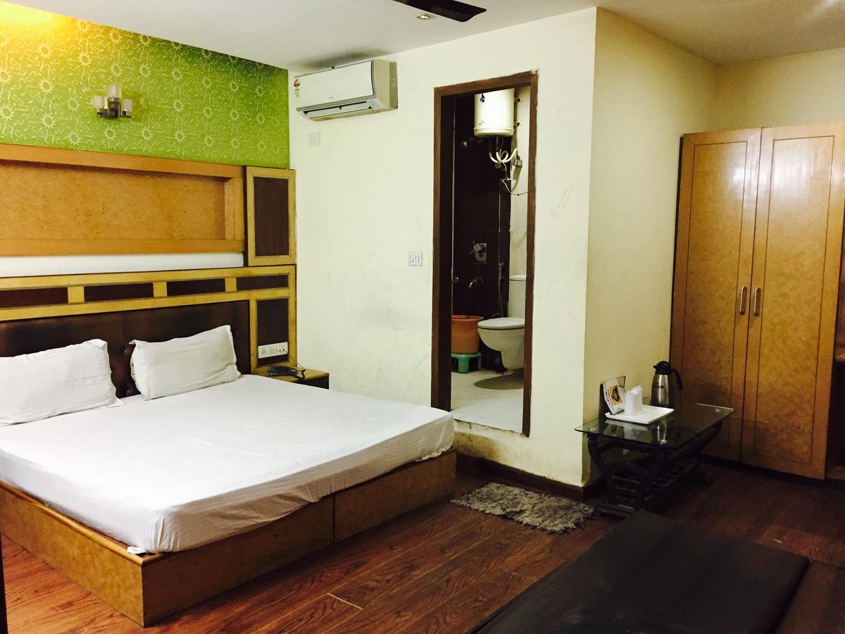 Splash 2* New Delhi