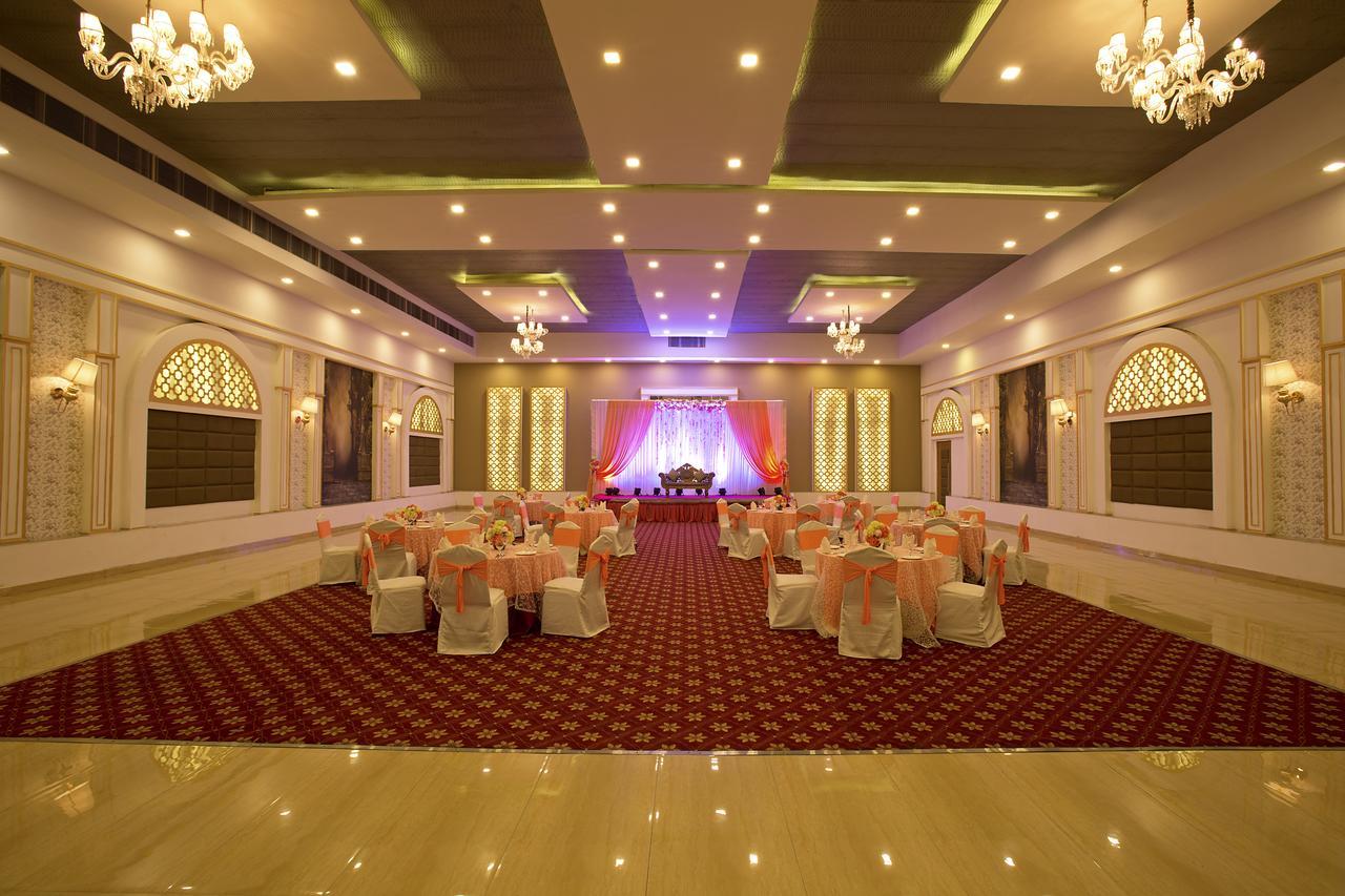 Hotel Inde Chattarpur 3*