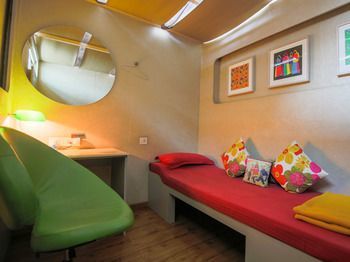 Sams Snooze At My Space Capsule hotel New Delhi