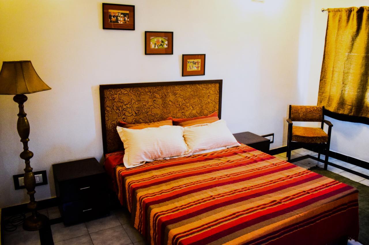 Roots Hostel *