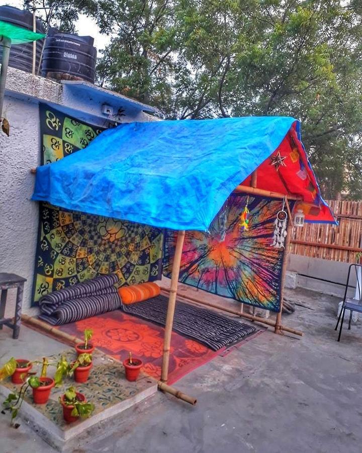 Roots Hostel *