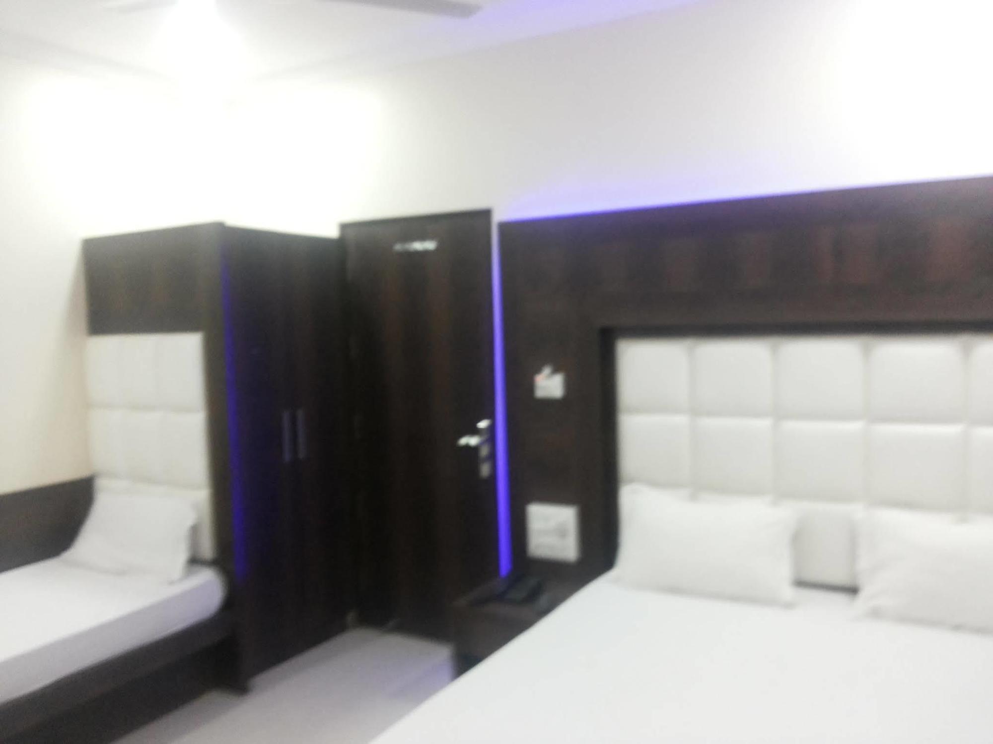Hotel Pink @ Opposite New Delhi Railway Station Paharganj