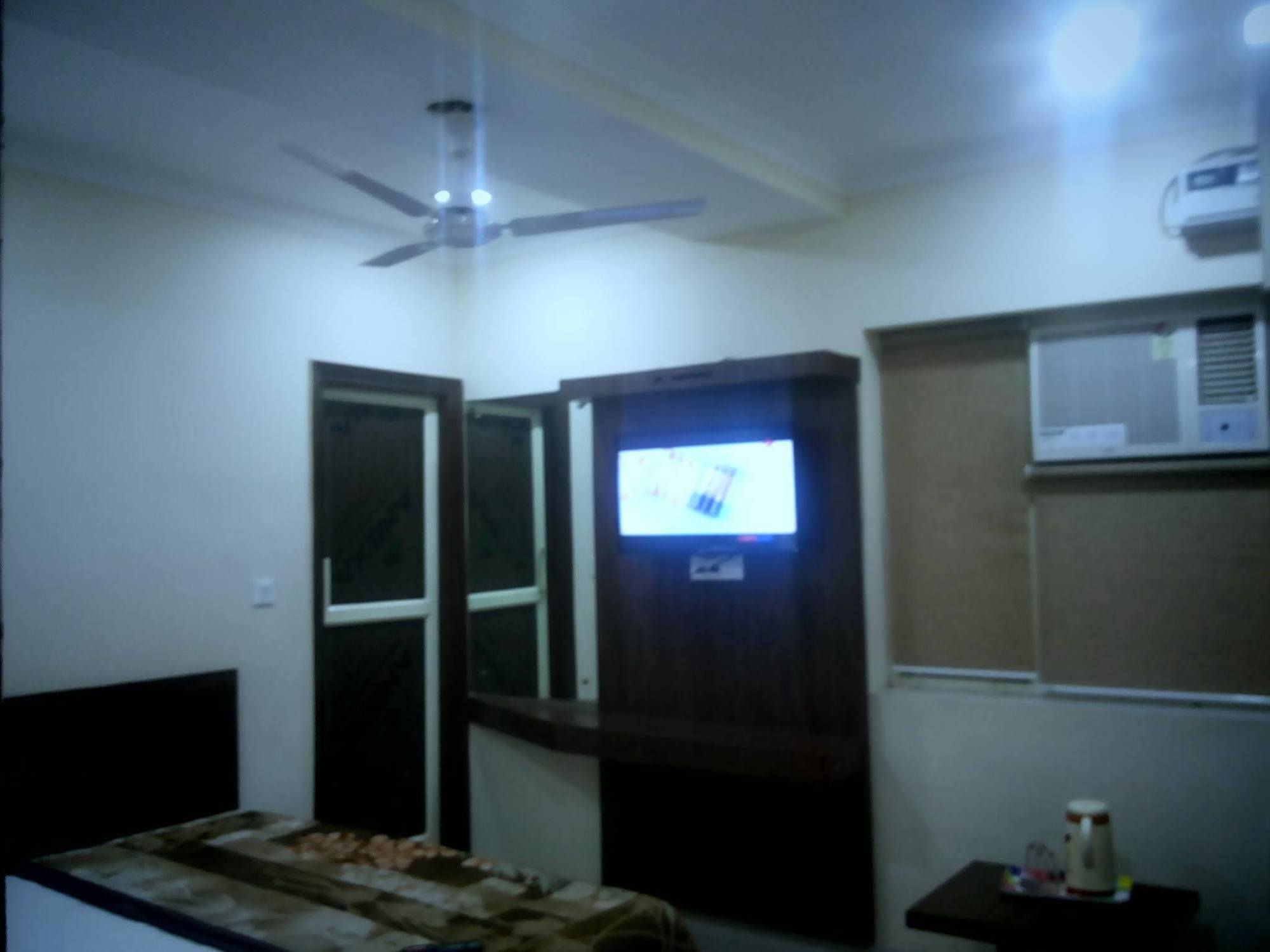 Hotel Pink @ Opposite New Delhi Railway Station