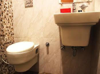 Oyo Paharganj Near Bikaner Sweets Hotel 3*