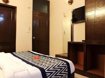Oyo Paharganj Near Bikaner Sweets 3* New Delhi