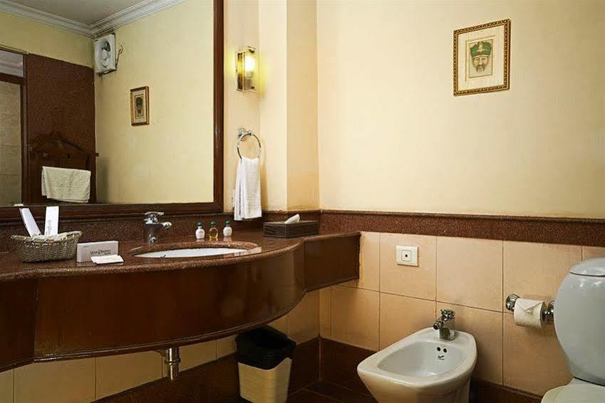 Qutub Residency Hotel