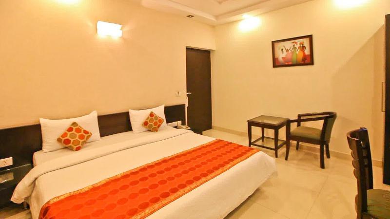 Saar Hotel 3*