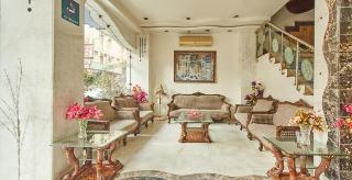 Hotel Legend - Walk-in From Railway Station 3*