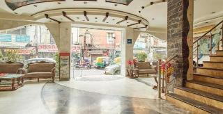 Hotel Legend - Walk-in From Railway Station 3*