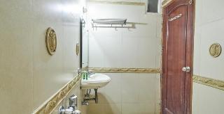 Hotel Legend - Walk-in From Railway Station 3*