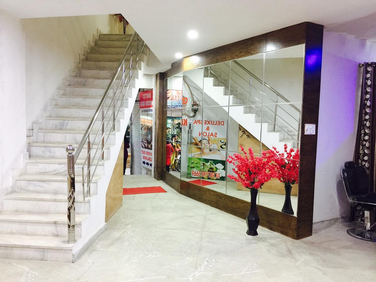 Hotel Lord Krishna Walking Distance From Railway Station 2*