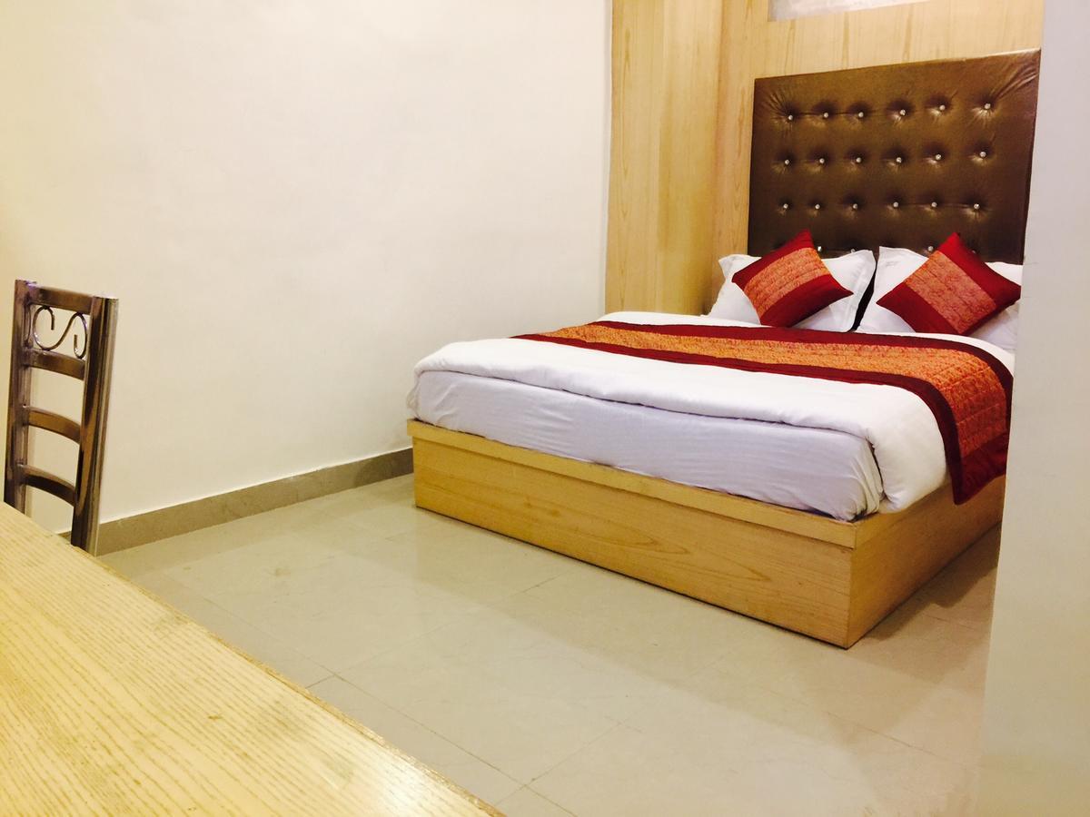 Lord Krishna Walking Distance From Railway Station 2* New Delhi
