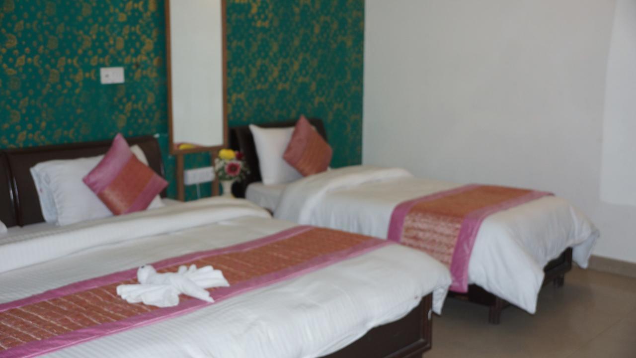 Hotel Maxfort Airport 2*