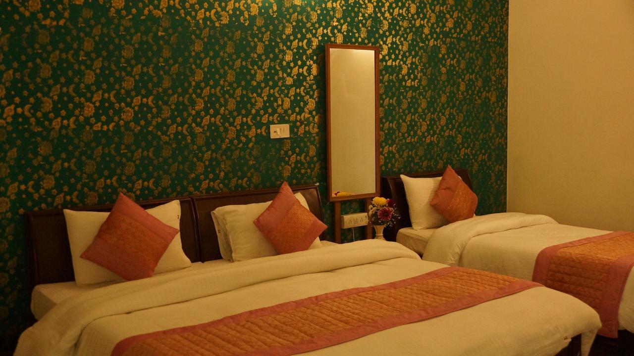 Hotel Maxfort Airport 2*