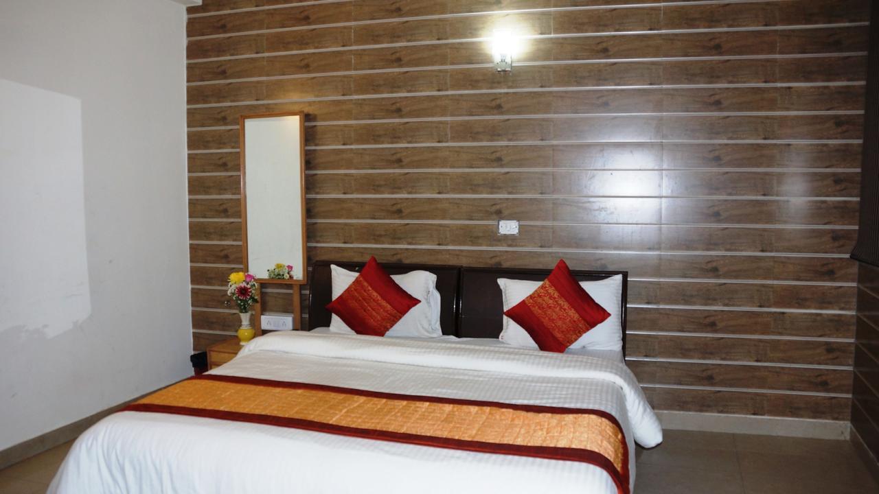 Hotel Maxfort Airport 2*