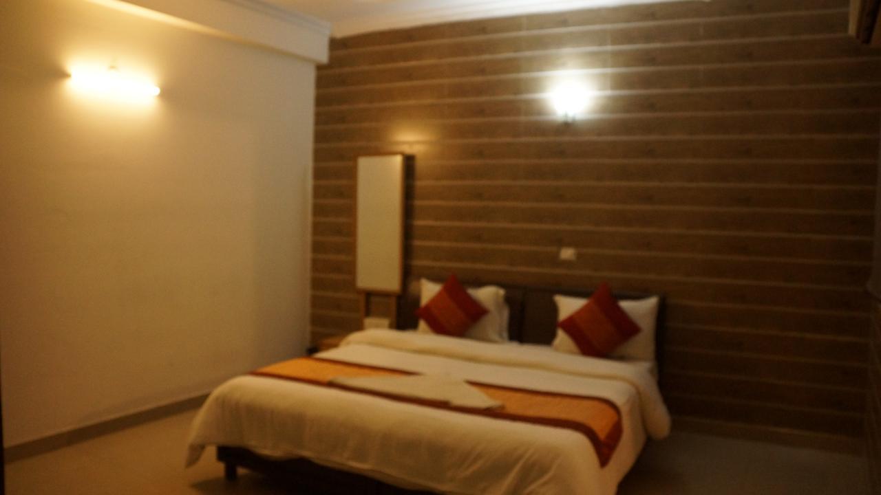 Hotel Maxfort Airport 2*