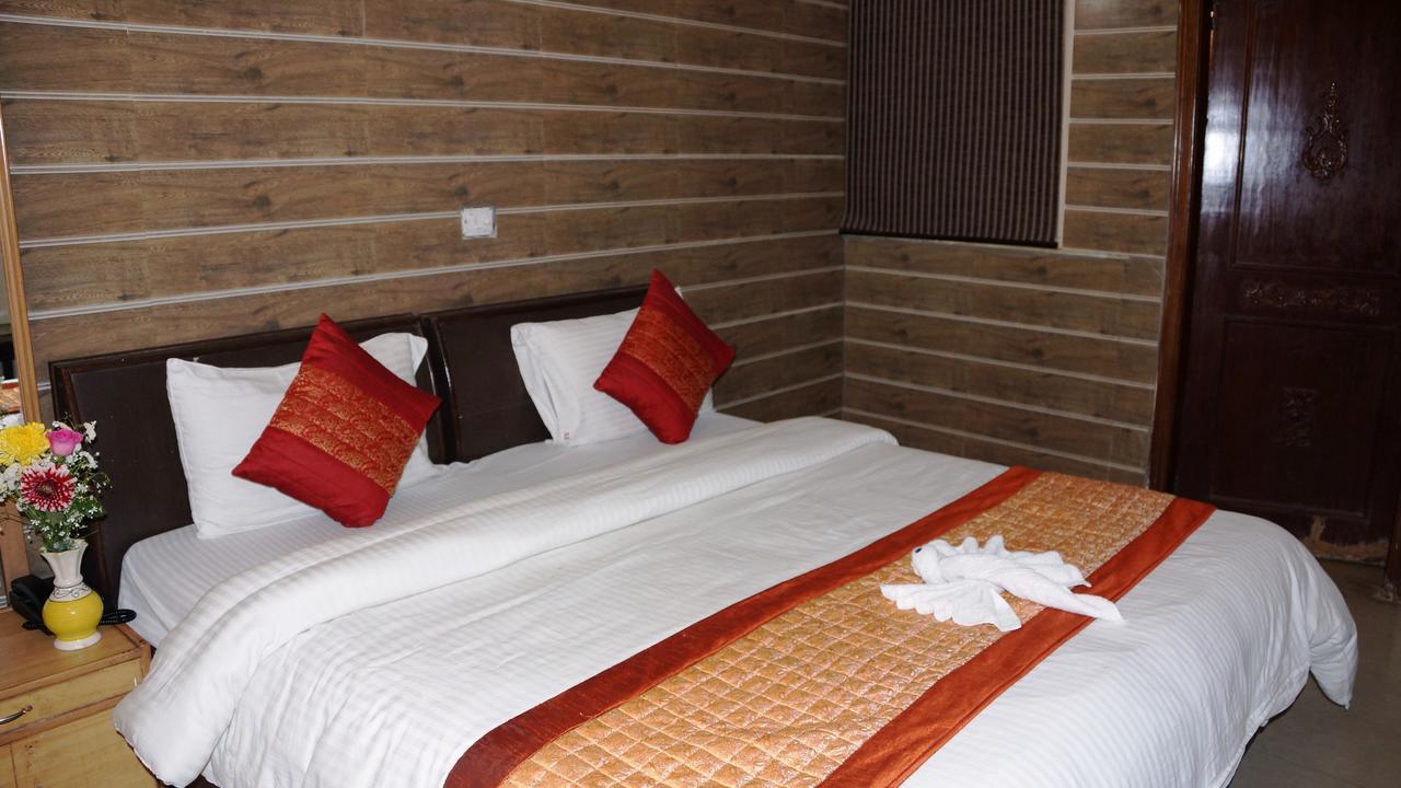 Hotel Maxfort Airport 2*