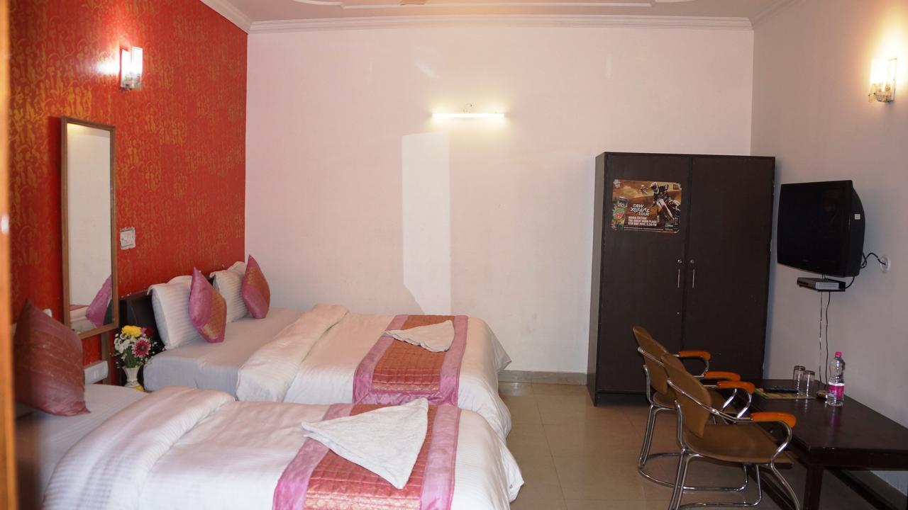 Hotel Maxfort Airport 2*
