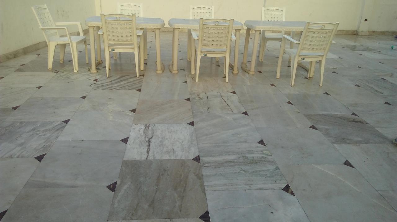 Hotel Grand Shyam- In Front Of New Delhi Railway Station-Couple Friendly 2* New Delhi