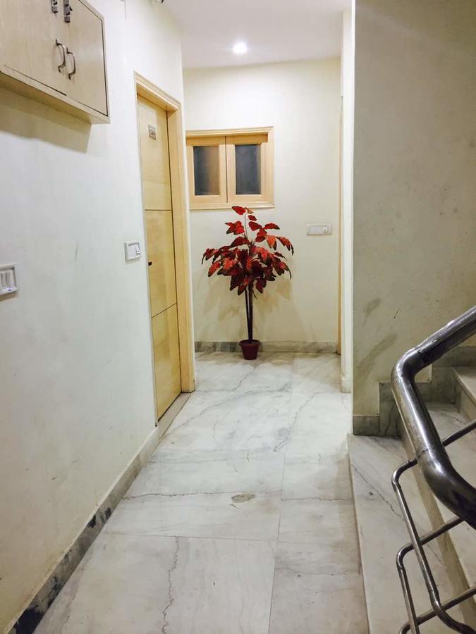 Hotel Lord Krishna Walking Distance From Railway Station 2*
