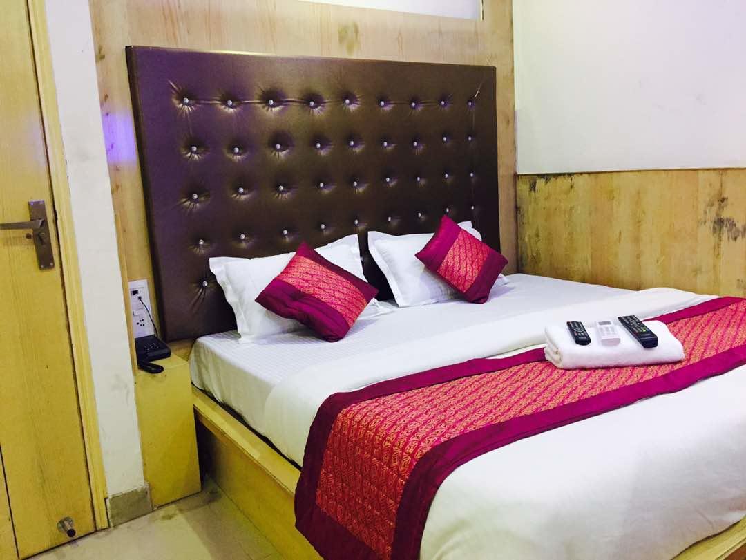 Hotel Lord Krishna Walking Distance From Railway Station 2*