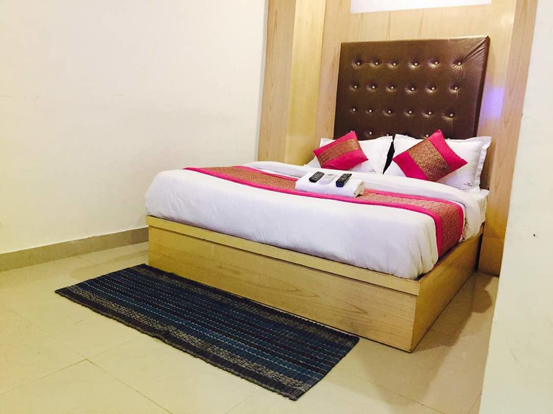 Hotel Lord Krishna Walking Distance From Railway Station 2*