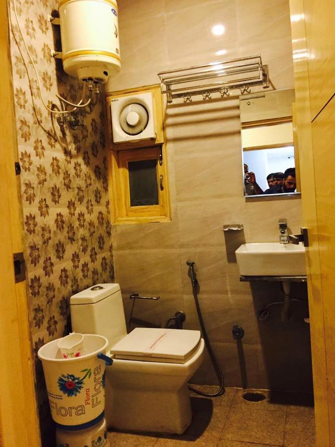 Hotel Lord Krishna Walking Distance From Railway Station 2*