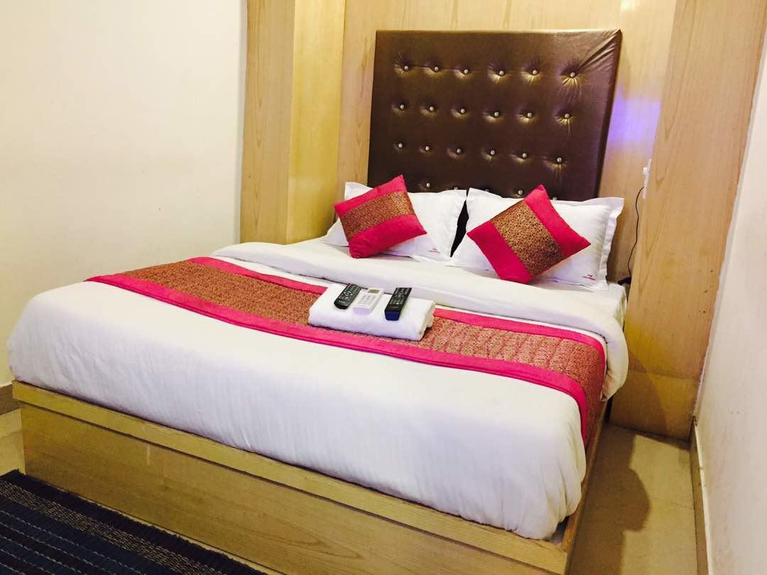 Hotel Lord Krishna Walking Distance From Railway Station 2*