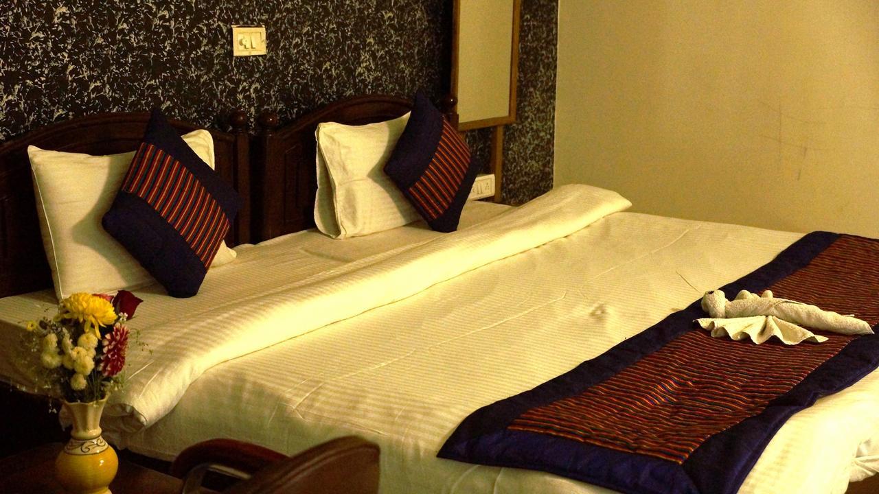 Hotel Maxfort Airport 2*