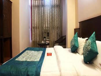 Hotel Oyo Paharganj Near Bikaner Sweets 3*