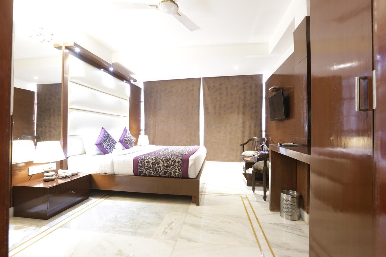 Hotel International - Near Delhi Airport 3*