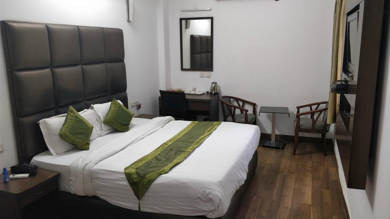 Fabhotel Cameron