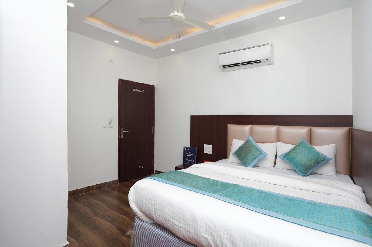 Corner Point 3* New Delhi