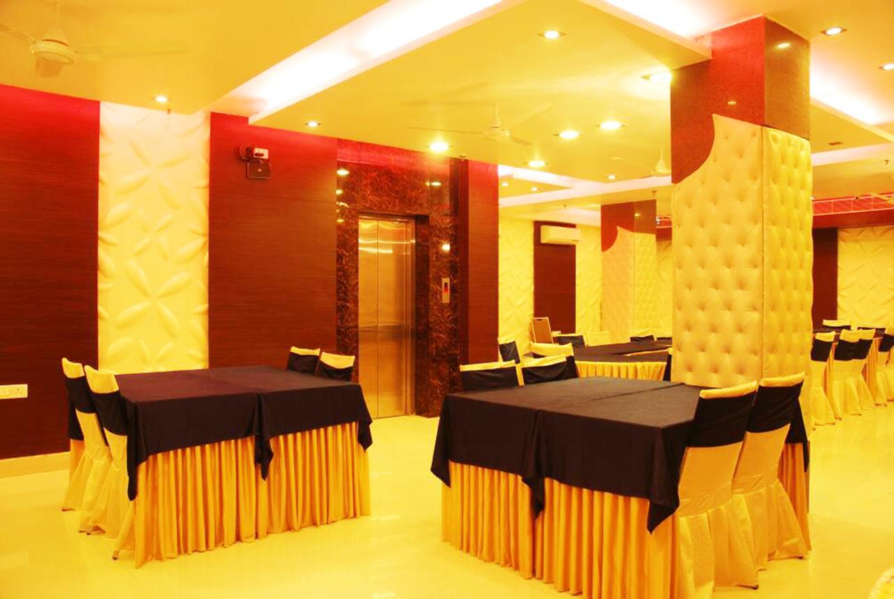 Hotel Fabexpress Yug Karol Bagh 3*