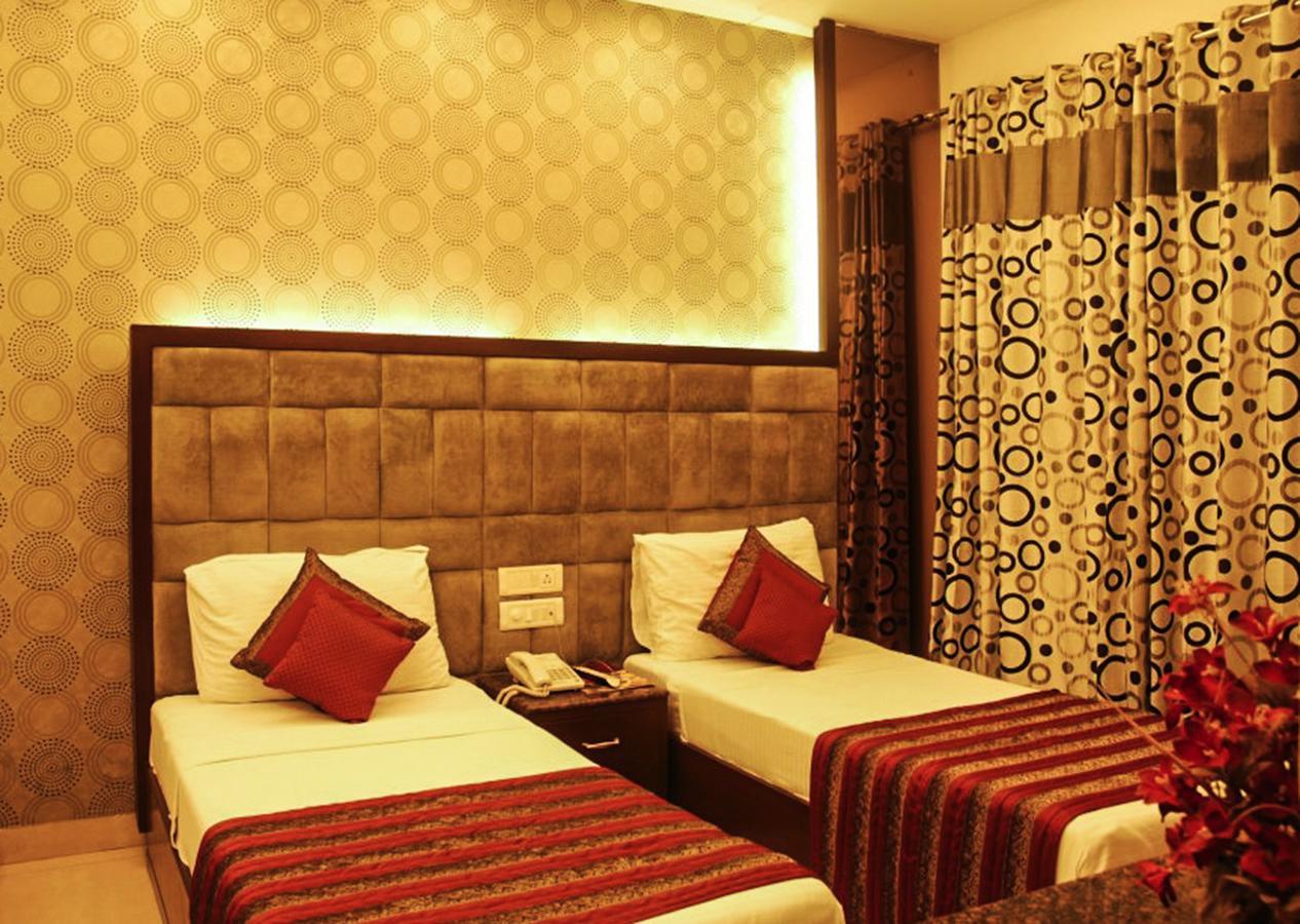Fabexpress Yug Karol Bagh