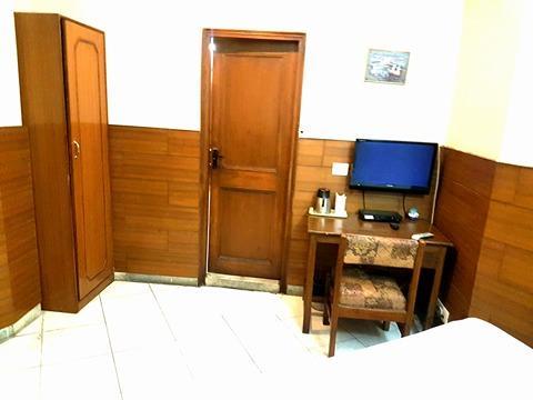 Fabexpress Lloyd House Hotel New Delhi