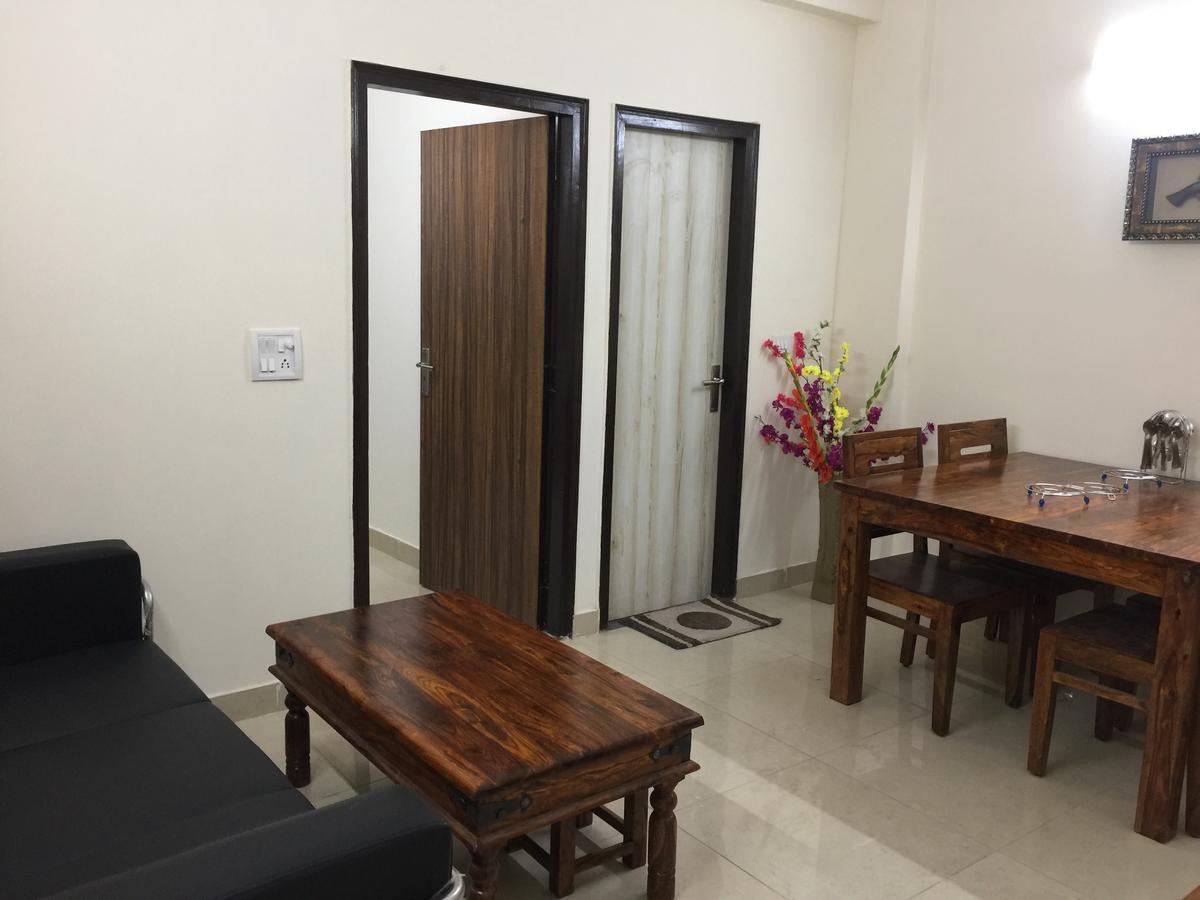 Homestay The Raveesh E24 - 2bhk Serviced