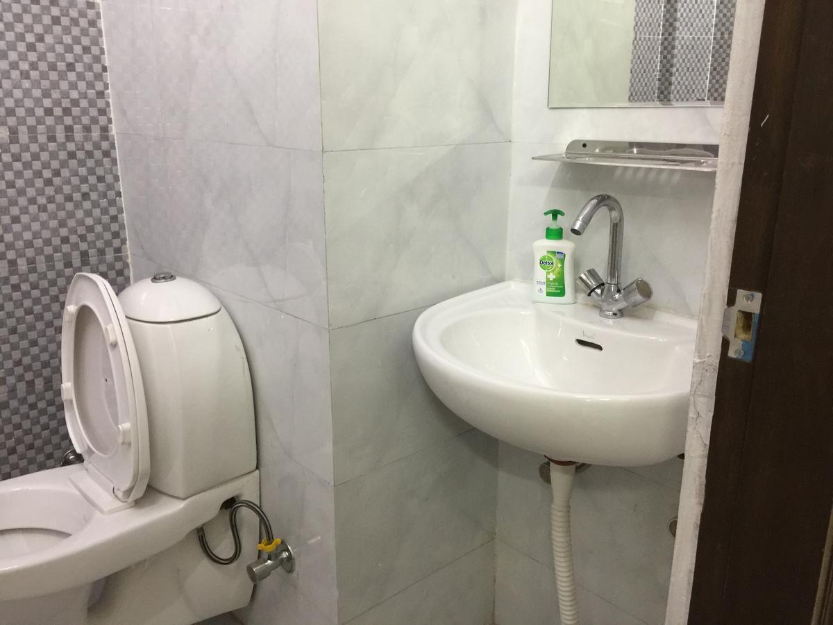 The Raveesh E24 - 2bhk Serviced Homestay